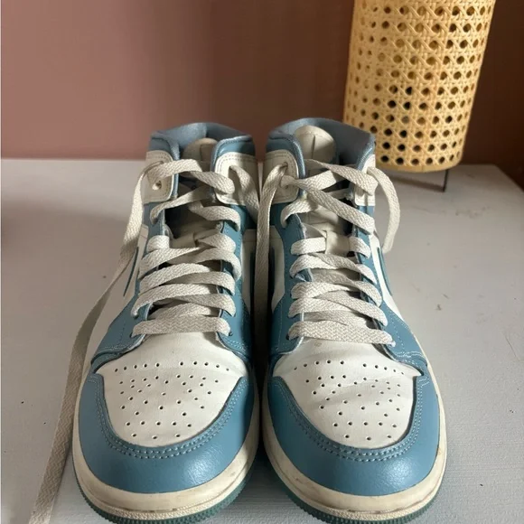Nike Air Jordan Sneakers Blue and White - Picture 3 of 4